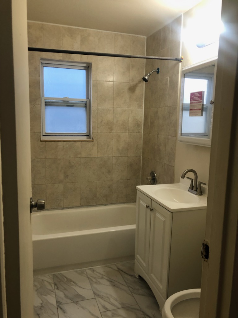 Updated bathroom with tile surround